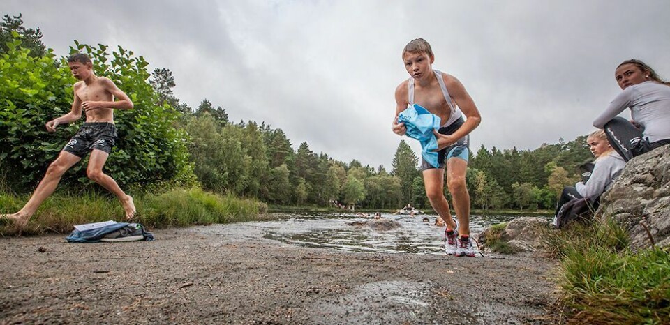 - Flere har fått huden dekket av røde prikker etter bading