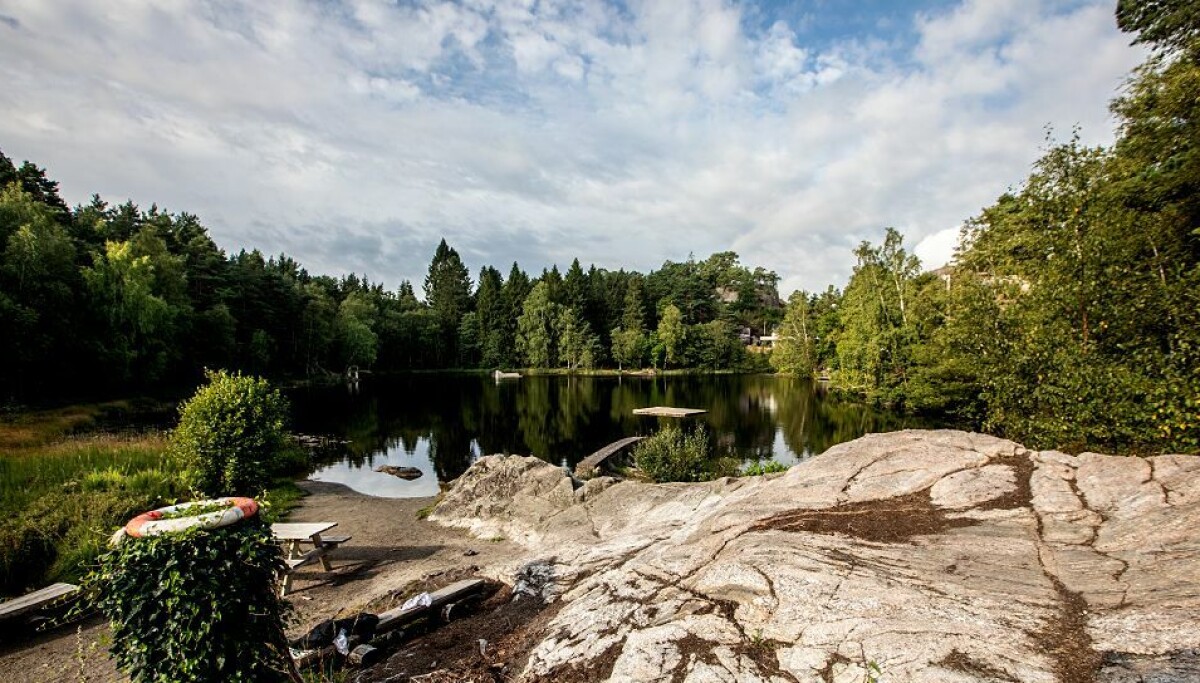 - Flere har fått huden dekket av røde prikker etter bading