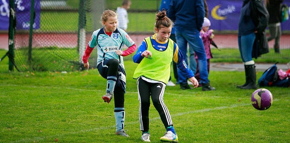 1650 fotballungdom på Søgne stadion lørdag