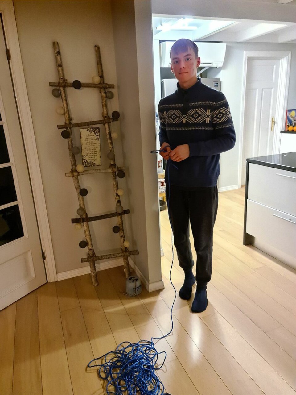 Fra årets arkiv: Her redder Helena (16), Adrian (16) og Laila nok en mann fra vannet i helgen