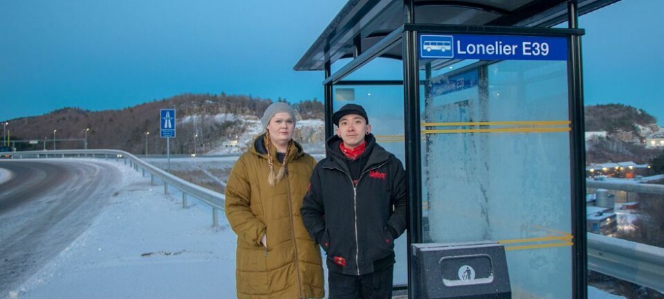 Parkeringsplass og bussholdeplass, men ingen busser stopper