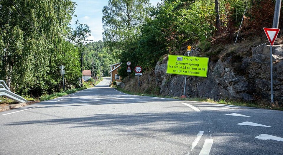 Stenger Rosselandsveien ved Volleberg i helgen