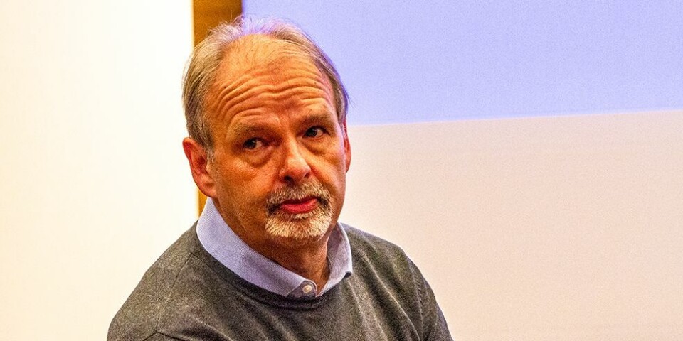 Han understreket at dette vil koste lite for kommunen, er effektivt og gir en smidig løsning på en «liten» sak som betyr mye for dem det gjelder. Pettersen ber ordføreren følge opp denne saken snarest med administrasjonen og eventuelt benytte sin sommerfullmakt til å skjære gjennom og løse saken nå.
Avventer behandling i parkeringsetaten
- Søknaden gjelder i den såkalte «skuldersesongen» og derfor ikke i juli, skriver fungerende ordfører Erik Rostoft (TVP) (bildet) i et svar til partienes gruppeledere tirsdag.
Han mener videre at administrasjonens intensjon om å behandle saken i løpet av tre til fire uker ansees som fornuftig og refererer til kommunikasjon med parkeringssjefen som uttaler at: «Høllen-området er komplekst med mange brukergrupper – og det jobbes internt i ny kommune med forvaltning og administrering av de ulike bruksområdene».
- Ikke imponert
- Vi vet at vi har støtte fra flere av de andre partiene i bystyret for vårt forslag. Det hadde vært en smal sak for fungerende ordfører å benytte sin sommerfullmakt og løse denne saken ved å utstede midlertidige parkeringskort straks. Det er heller ikke vesentlige kostnader med en slik løsning. Vi kan derfor ikke si at vi er særlig imponert over svaret fra fungerende ordfører, som nærmest må betraktes som en unnamanøver, sier Pettersen til N247 tirsdag ettermiddag.