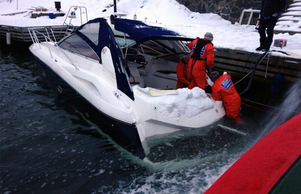 Fant båten delvis under vann