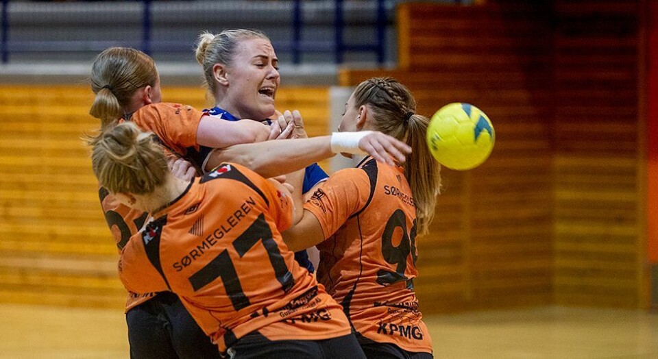 Troner alene på toppen