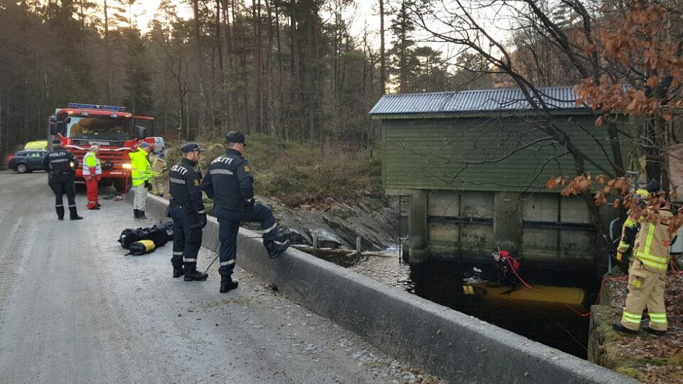Politiloggen: Fant stjålet bil under vann