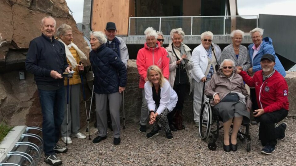 - Om så jeg må lenke meg til bussen