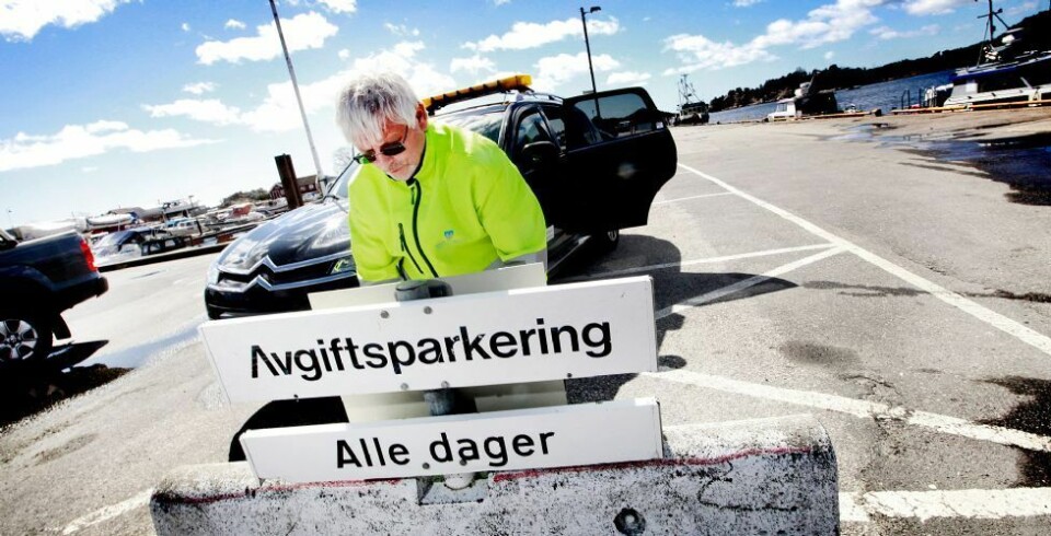- Fri parkering i Høllen, inntil videre