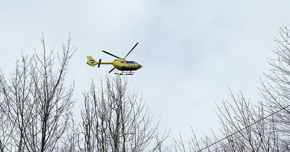 Jente (6) falt ned en fire meter skrent, sendt til sykehus med ambulanse