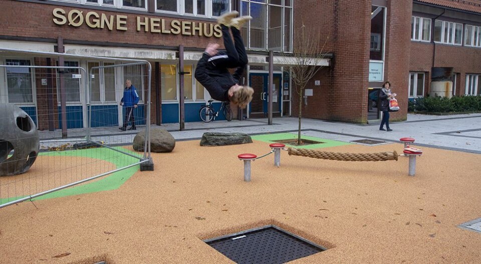 Lekeplass foran Legesenteret