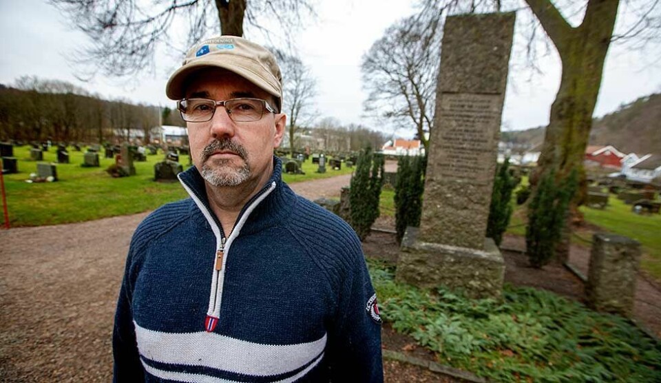 8. mai: FN-veteran Harald Evensen fra Søgne legger ned krans ved Søgne hovedkirke