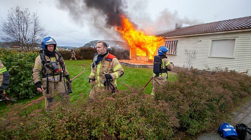 Kontrollert nedbrenning av enebolig på Hølleveien