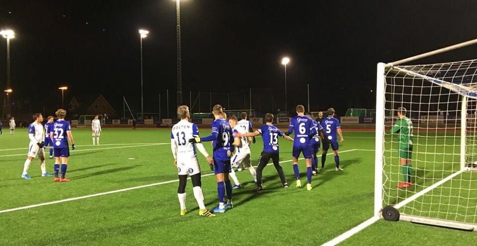 Kaldt på flotte Moseidmoen: Fløy vant 5-1, i kortbukser