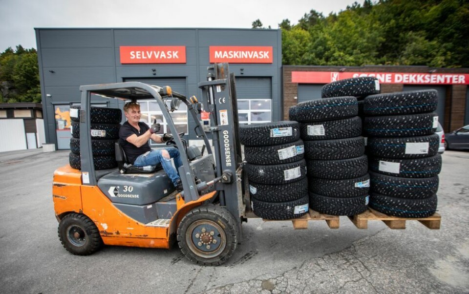Du må vente til 1. november før du kan sette på piggdekkene, vinterdekkene derimot...