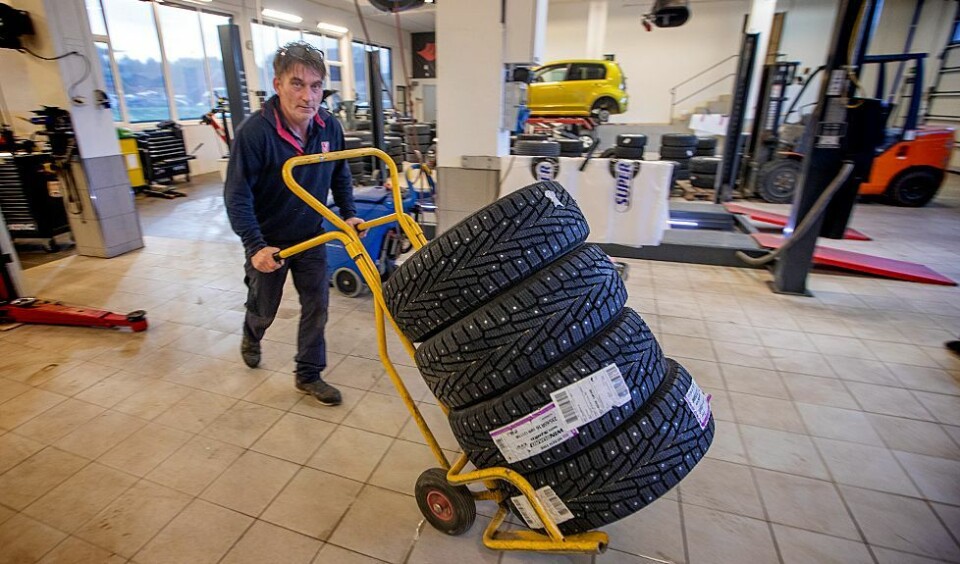 Bestill dekkskifte i god tid: - Vi må ta denne pandemien seriøst