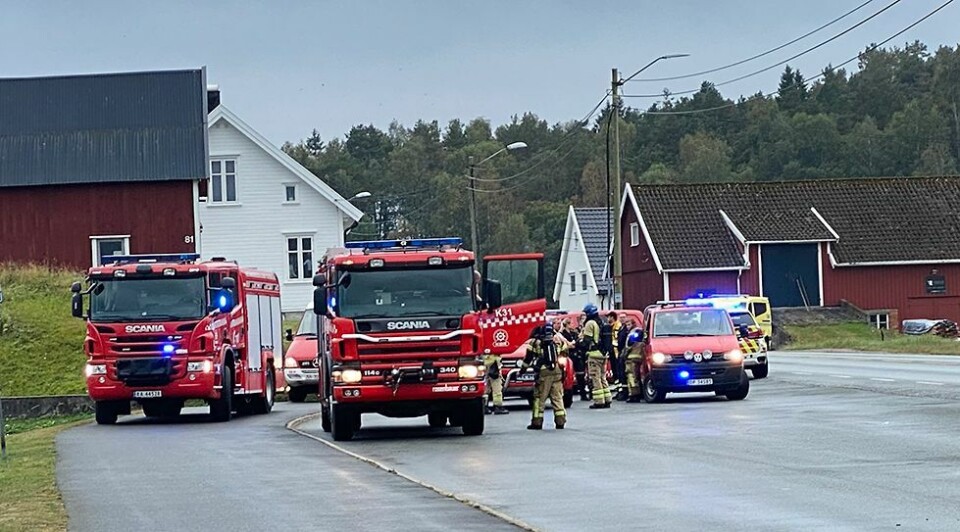Nødetatene rykket til røykutvikling i lastebiltilhenger ved Hølleveien