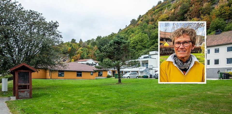 - Jobbes med løsninger
Kommunalsjef Mette B. Nilsen sier til N247 at enheten er kjent med forholdene i Lundeveien og legger til at det jobbes med løsninger for å finne positive tiltak og treffpunkter.
Artikkelen fortsetter under bildet:
- Vi skjønner at noen opplever at det blir tomt og tyst når mye aktivitet har flyttet ut, og mye liv og røre som de har vært en del av har forsvunnet. Vi kan ikke flytte tilbake personell fra dagsenteret, de har sin jobb å gjøre på Kleplandstunet nå, sier kommunalsjefen Mette B. Nilsen.
Hun legger til at det har vært snakket om frivilligheten som har vært veldig aktive og som har stått for store deler av aktiviteten tidligere. Dette har i betydelig grad stoppet opp under pandemien, men enheten er nå i gang med å sjekke ut gjennom Frivilligsentralen og ikke minst Røde Kors besøkstjeneste hva disse kan tilby.
- Søgne har alltid vært kjent for et stort innslag av frivillighet, og det er disse som har stått for mange av de sosiale tilbudene også tidligere, tilføyer hun.
Informert tidligere
Kommunalsjefen legger videre til at det er gitt informasjon til lokalpolitikerne om endringene gjennom den seneste tertialrapporten.
- Det er også gitt informasjon til beboere i form at et enkelt skriv og ved at hjemmetjenesten har vært i dialog med den enkelte. Vi skjønner uansett at det oppleves som en stor endring i hverdagen for noen beboere og vil som sagt se hvilke tiltak som kan avhjelpe situasjonen for beboerne, sier kommunalsjef Mette B. Nilsen.