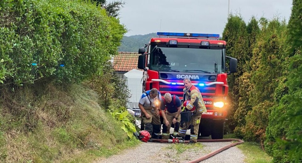 Én person til sykehus etter husbrann