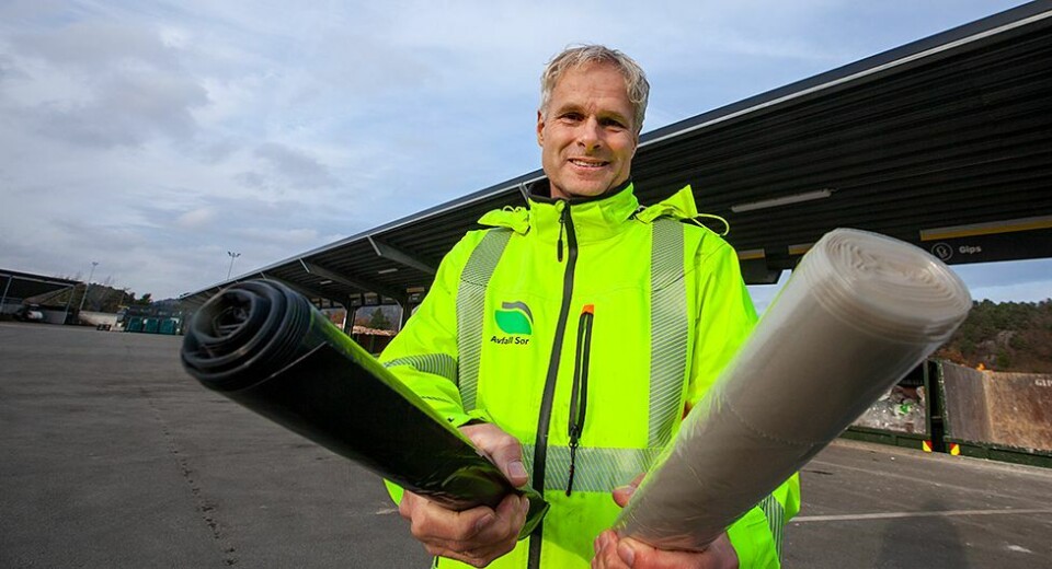 Avviser sorte søppelsekker med et smil og Twist
