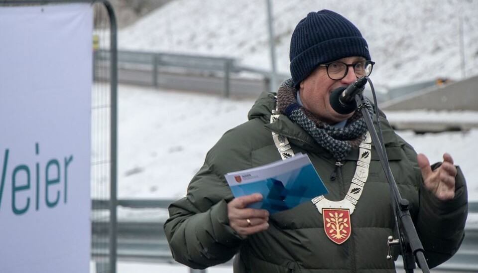Fylkesordfører Arne Thomassen fra åpningen av E39 mellom Kristiansand og Mandal.