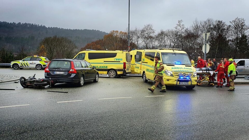 Motorsykkel mot bil på E39