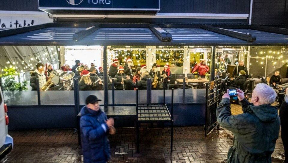 Fremskyndet julegrantenningen: - Vi beklager