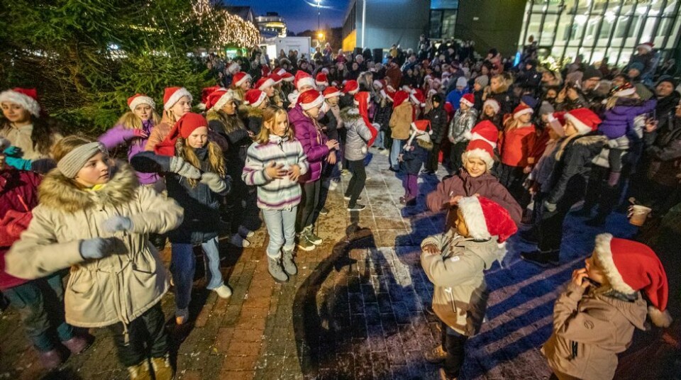 Julegrantenningen: - Veldig moro at så mange kom i denne kulda