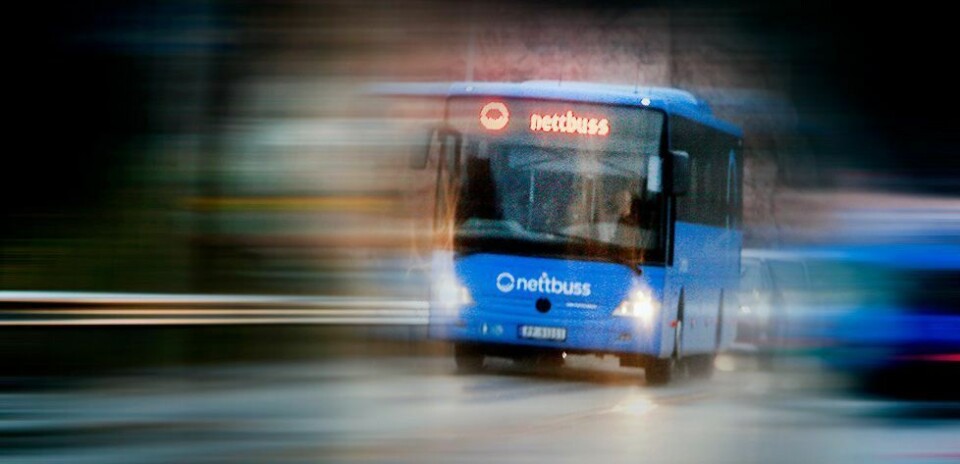 Sjekker beltebruken i busser