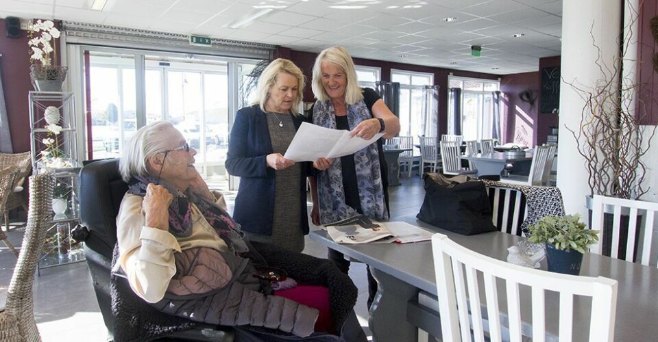 - Om så jeg må lenke meg til bussen