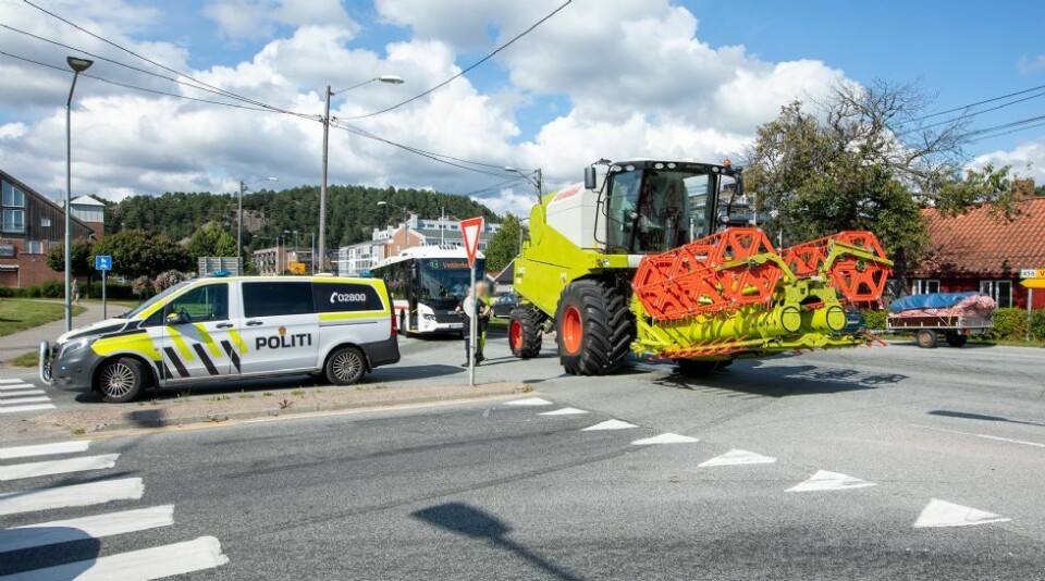 Skurtresker skapte trafikktrøbbel på Tangvall