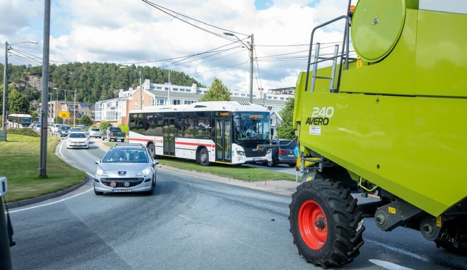 Skurtresker skapte trafikktrøbbel på Tangvall