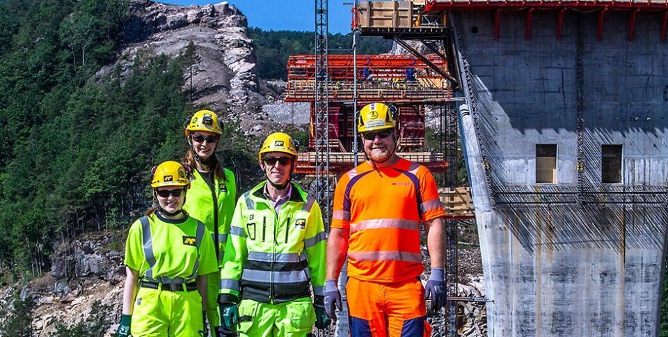 - Har startet frittfrem bygg i «fem etasjer» 50 meter over Trysfjorden