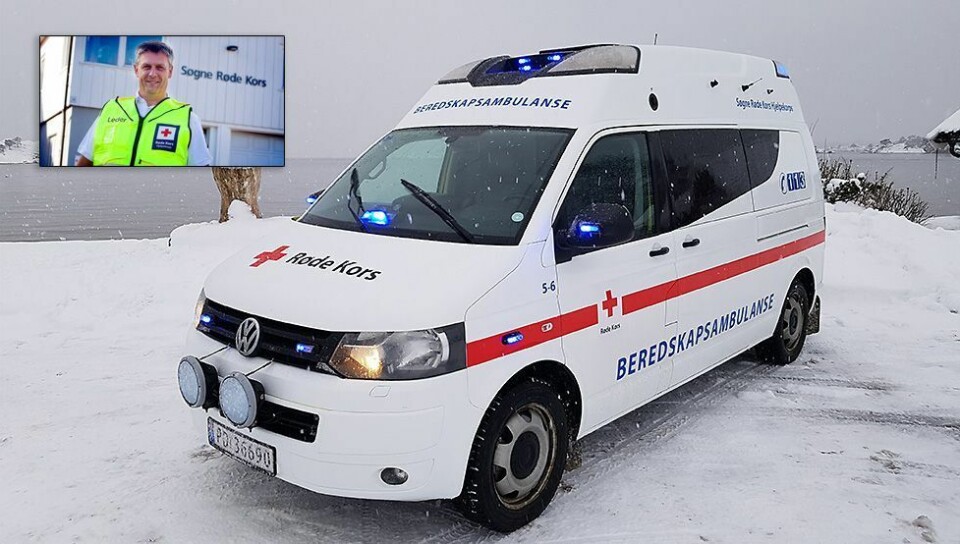 Røde Kors beredskapsambulanser blir godt synlige i bygda lørdag