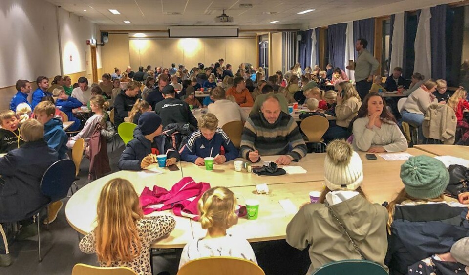 Fløys håndballfamilie med julebingo