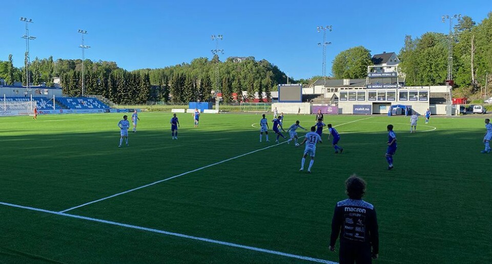 Fløy-treneren så rødt: - Tull av meg å storme inn på banen