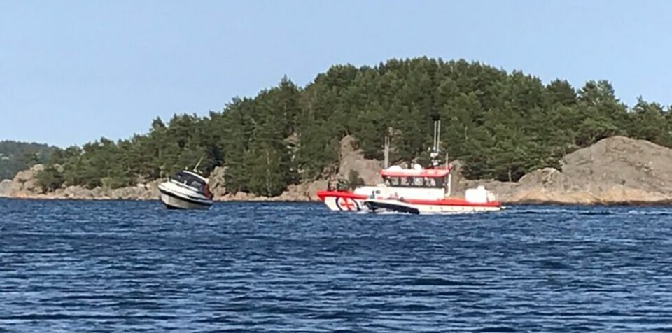 Båt på skjær utenfor Trysnes