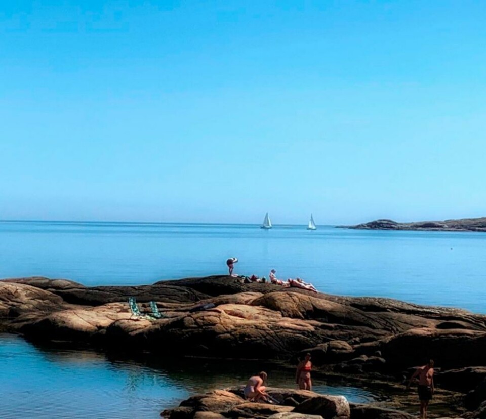 Julivarmen uteblir, men sommerbilder deles uansett vær