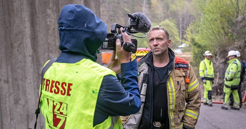 Advarer mot falske brannfolk