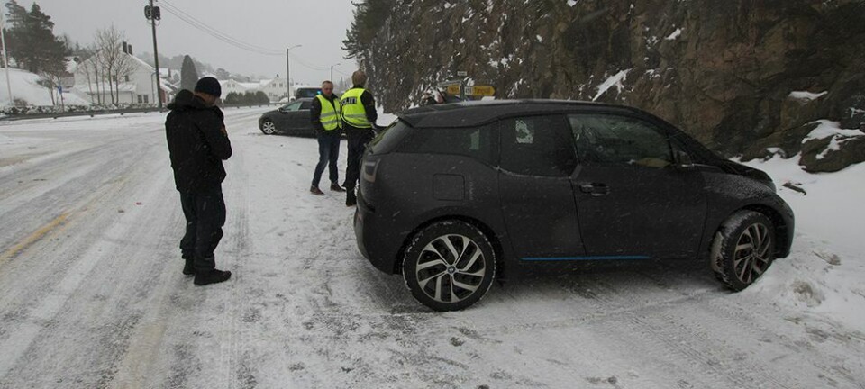 To biler involvert i trafikkuhell på Hølleveien