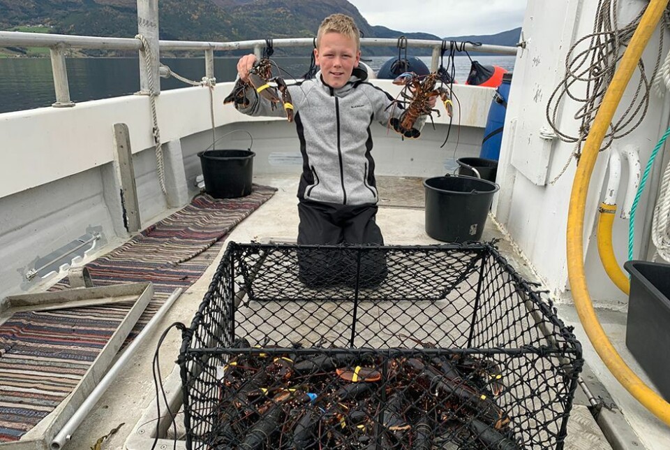 Flekkerøy-fisker tok med barnebarnet Elias (12) på hummerfiske til Nordfjord