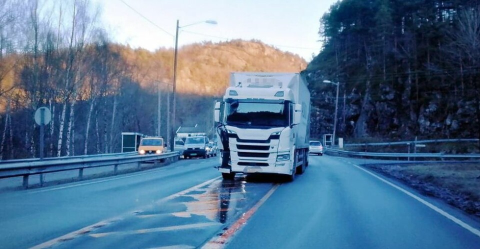 Trafikkuhell: Saktegående trafikk på E39 retning vest