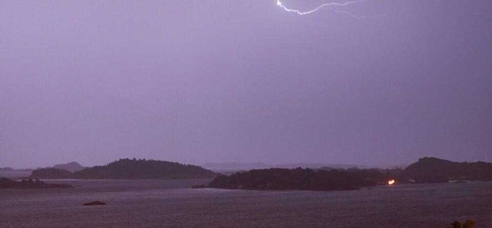 Varsler regn og torden hele tirsdag