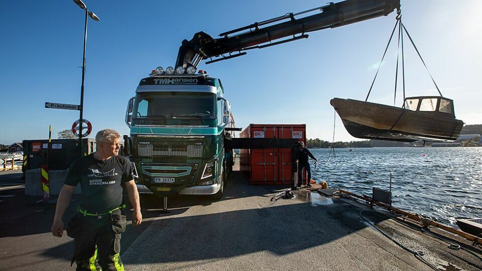 Hentet opp nytt båtvrak: - Vi må ha full seilingsdybde 17. mai