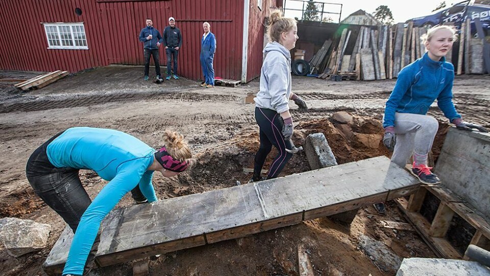 - De har godt av å lære seg hardt arbeid