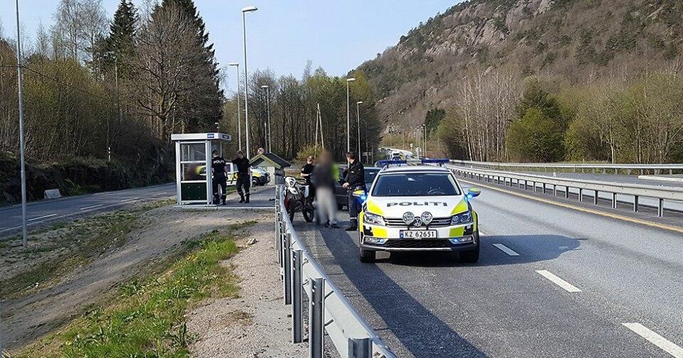 Politimann påkjørt av MC