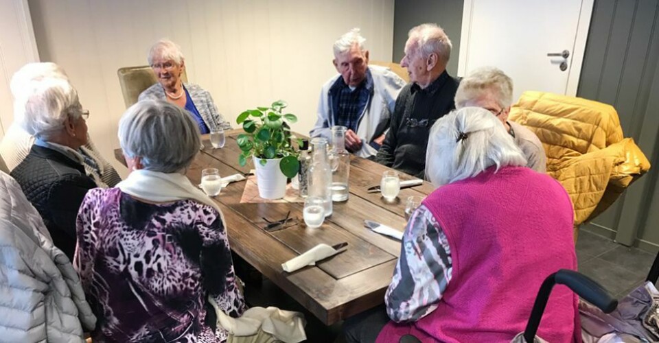 - Om så jeg må lenke meg til bussen