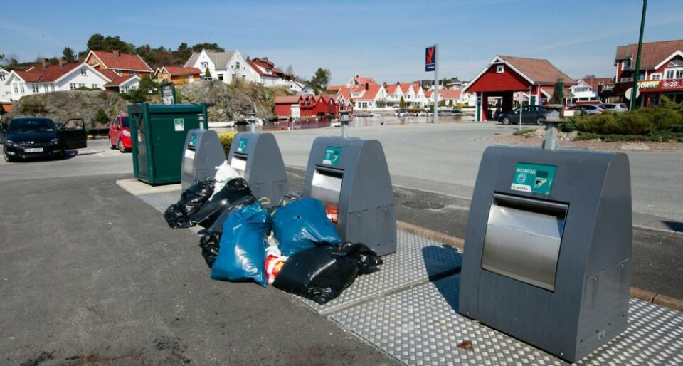 Om søppel, ny flaggstang i Høllen og sånn