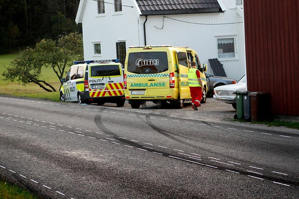 Kjørte av veien - traff hus