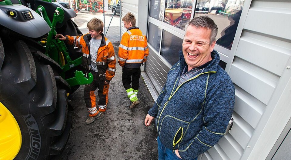- Bare vent til du får se min