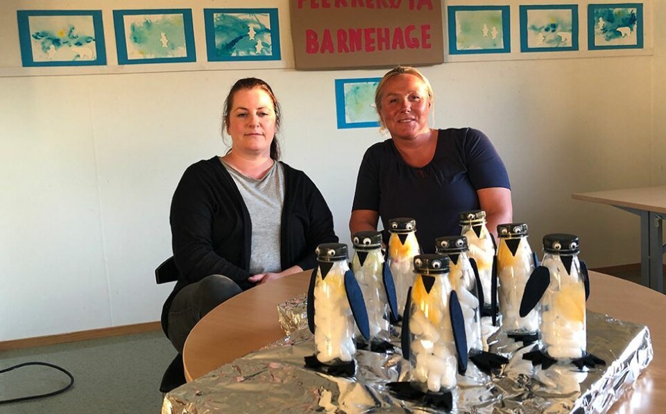 Barnehagebarn med «Vebjørn Sand-utstilling» på Høyfjellet